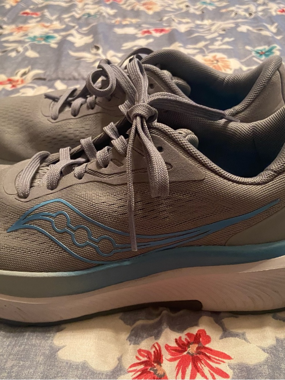 Women’s Saucony power run - size 8